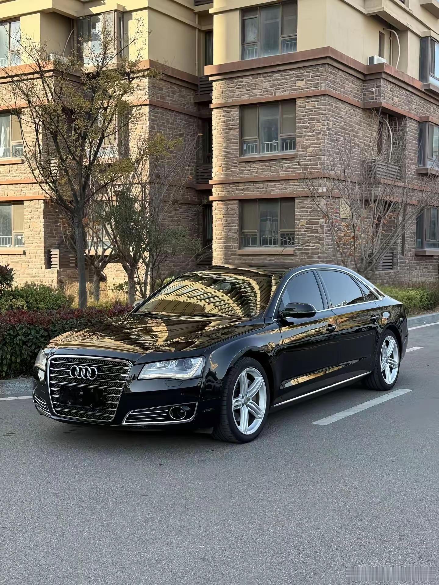 老A8也是A8，十几年前的这款奥迪A8是最帅的。