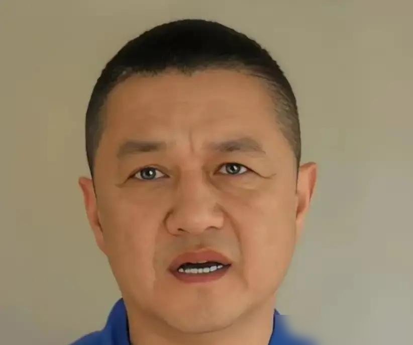 谁能想到，一句随口的爸，直接帮李亚鹏卖空了300万的库存。快30岁的窦靖童，素颜溜进镜头，端起茶杯说