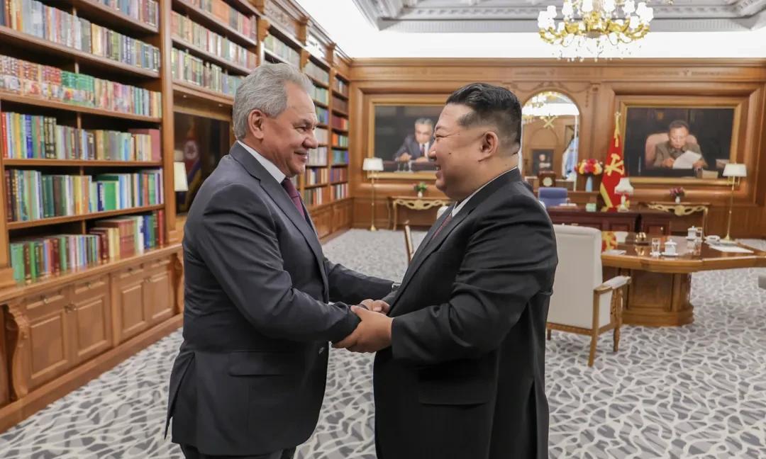 央视新闻消息朝鲜劳动党总书记、国务委员长金正恩４日在朝鲜劳动党中央委员会本部大