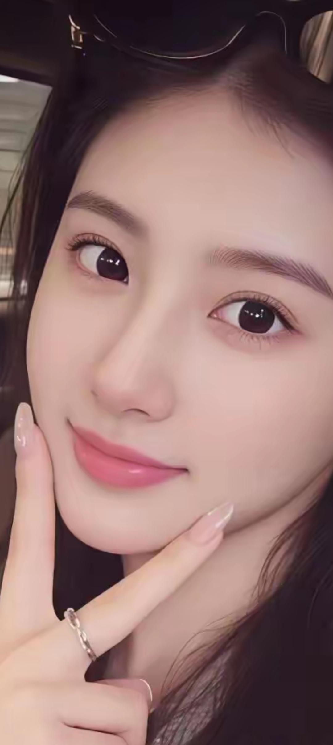 甜美笑容，温柔可人，元气满满的一天！🌟💖