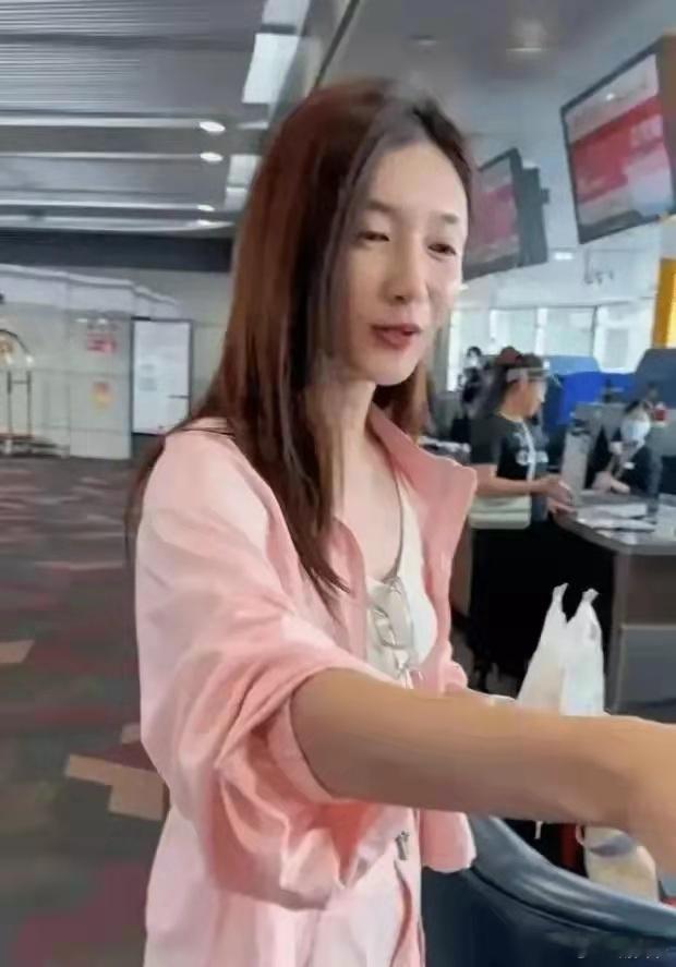 江疏影素颜白到发光！​​​