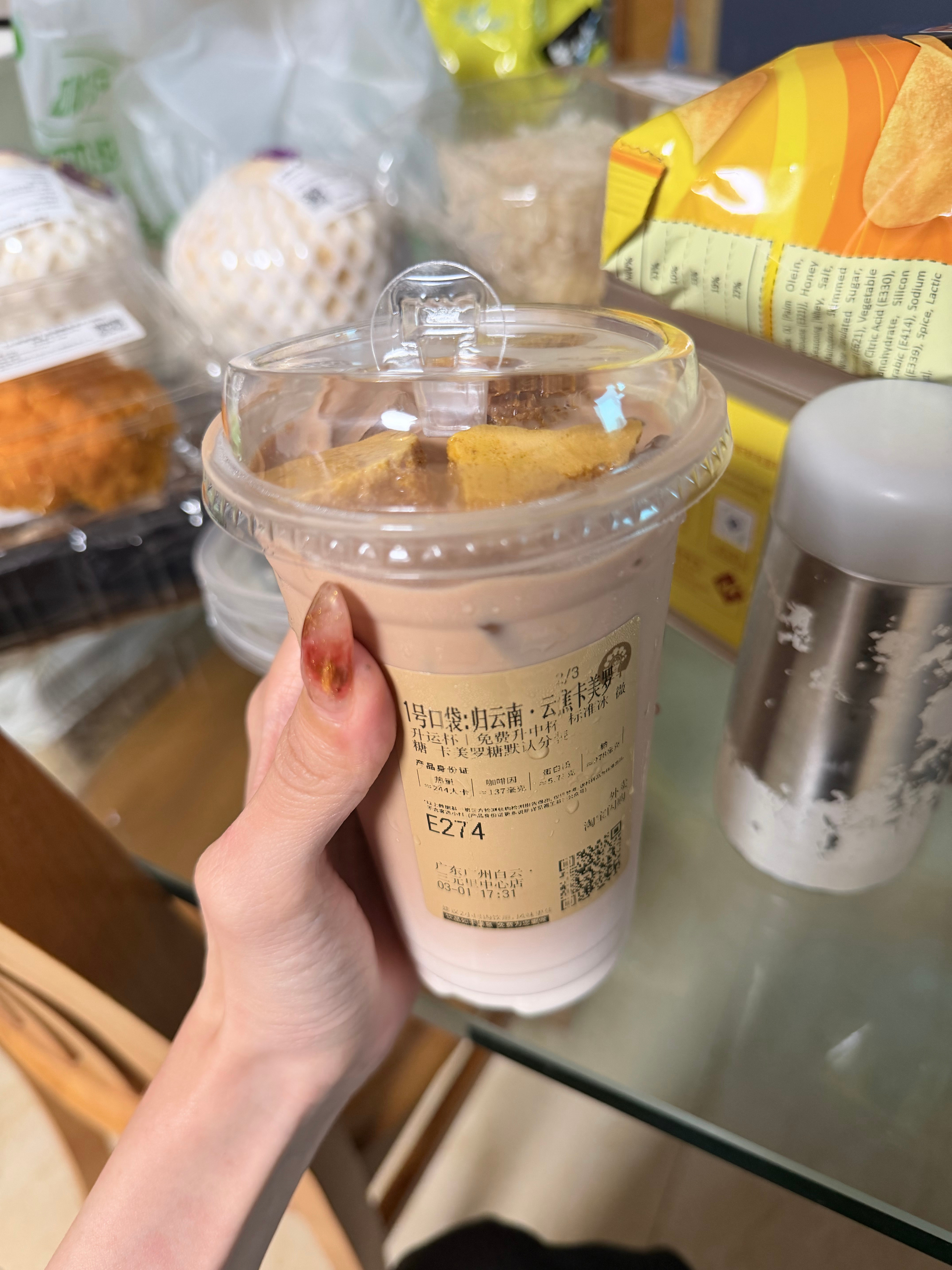 这个挺好喝的淡淡的加了普洱不甜的泰奶味不喜欢喝甜的可以试试本人喝很甜