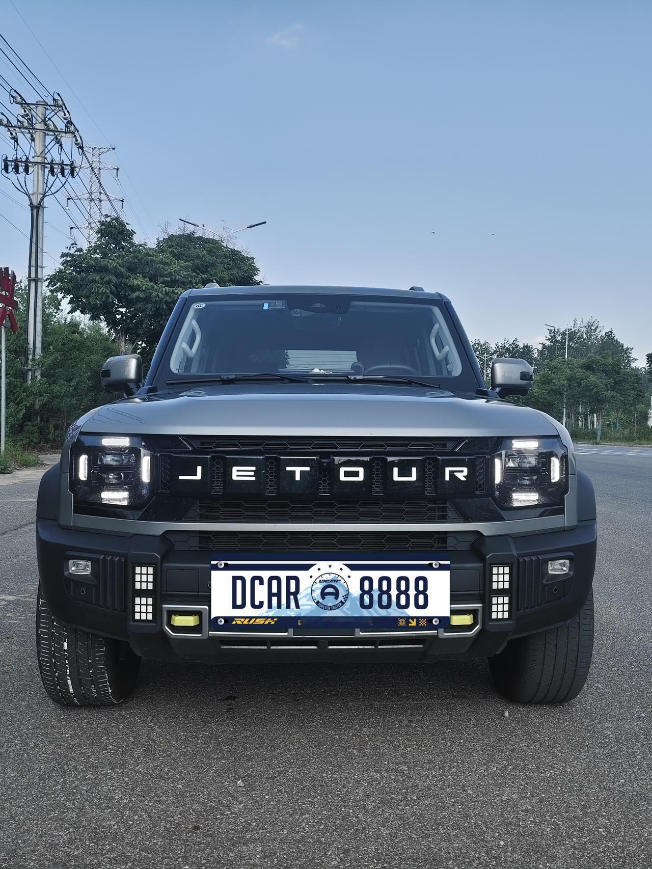 捷途旅行者CDM作为硬派插混SUV，后备箱空间实用性很强。5座版常规状态下后备箱