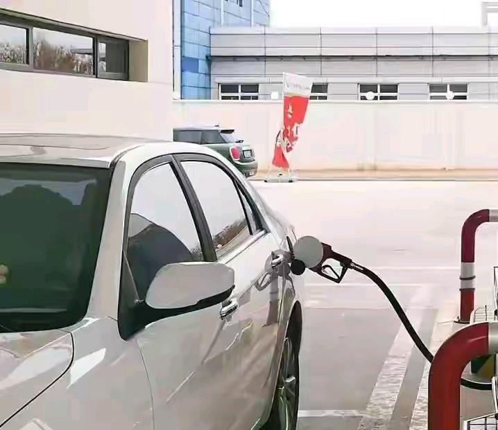 我的车纯电续航710公里，高速公路上开空调时速115公里以内，实际行驶340公里