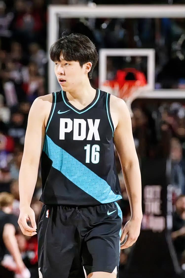 同样是25届中锋，杨瀚森表现一般！！13号秀：德里克·奎因（老鹰）场均打23