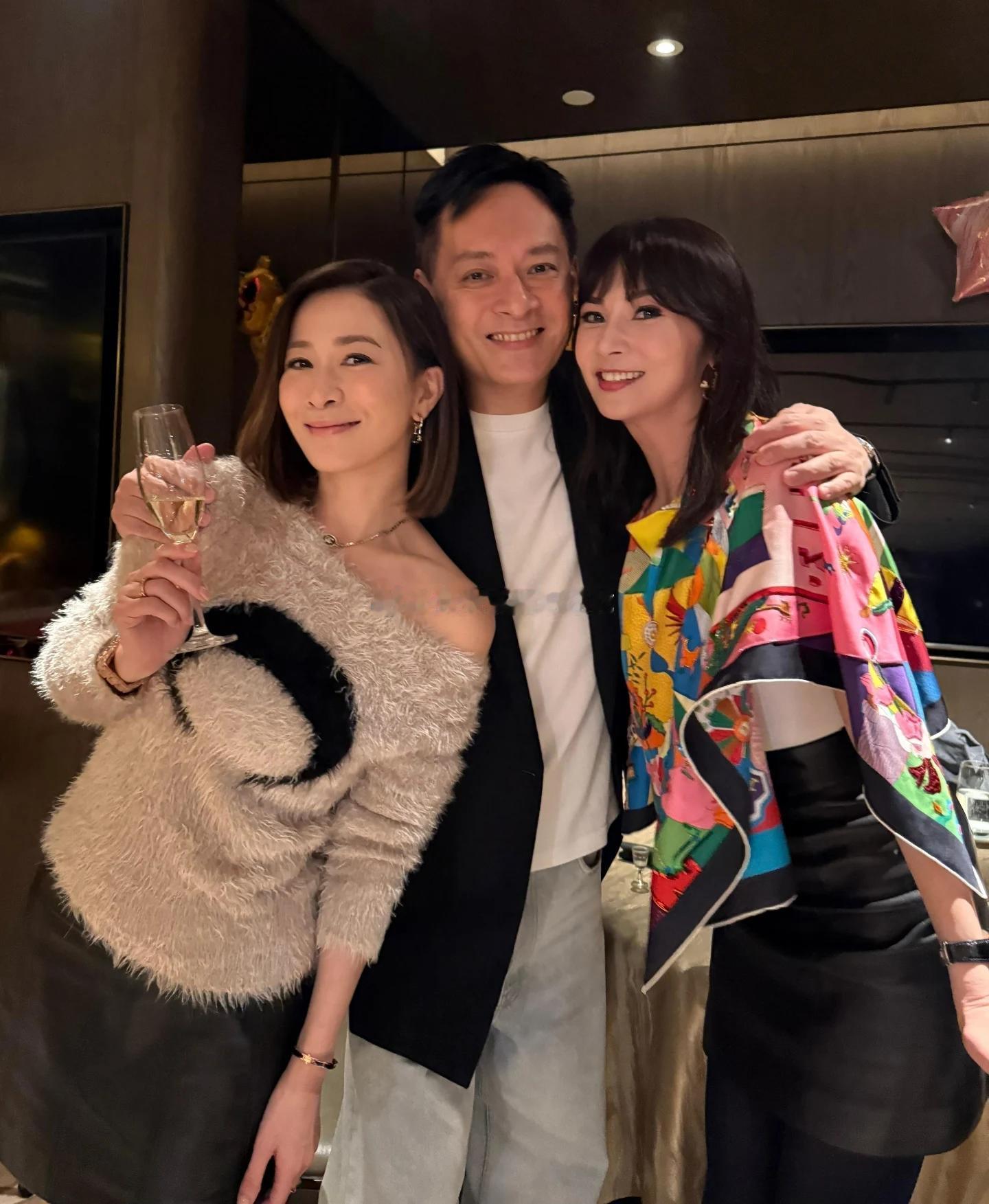 佘诗曼和朋友聚会好美的阿佘✨​​​