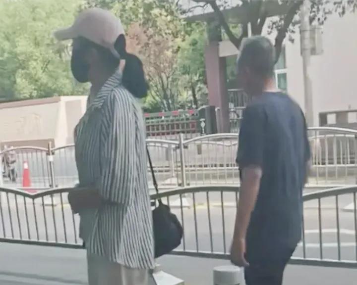 柴桑大姐今天讲了自己的过往！大姐说：我参加工作第一天，就向我的父亲，向我的领
