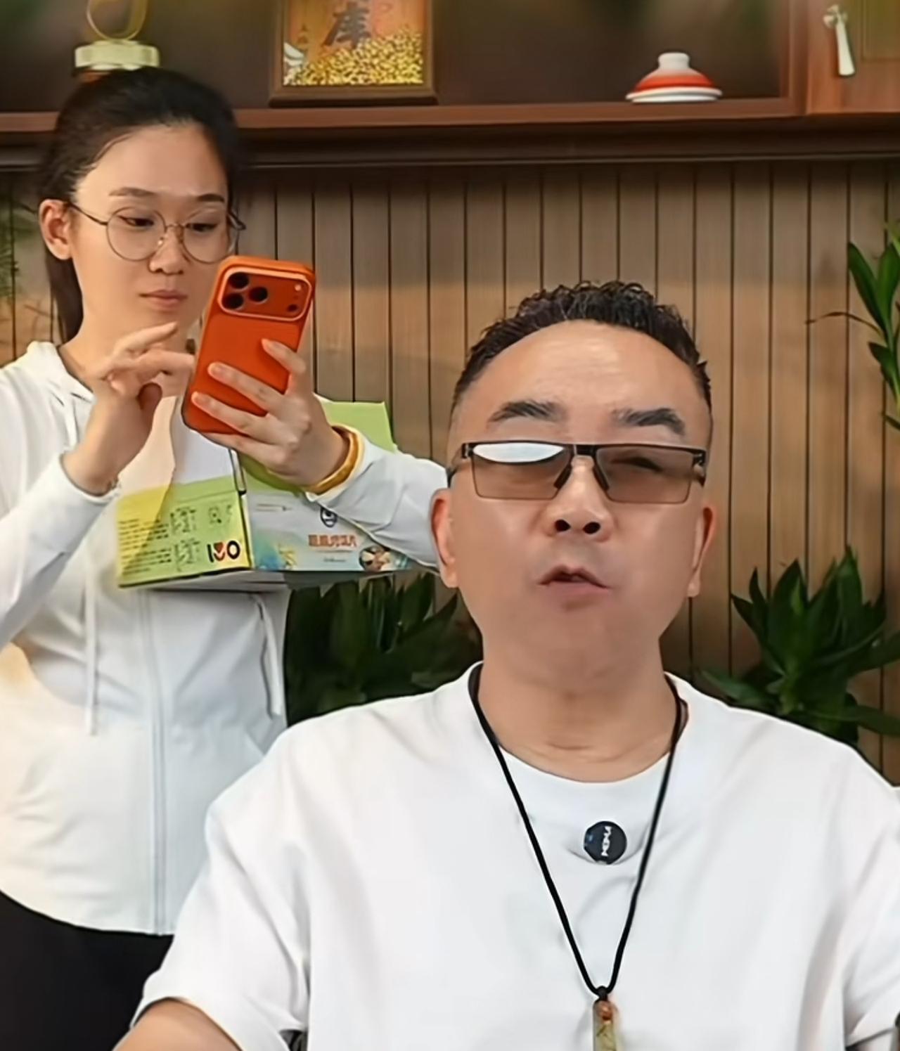天津相声名家杨议点评曹云金和董路的相声，他直言这段作品是正经好相声，内容接地气贴