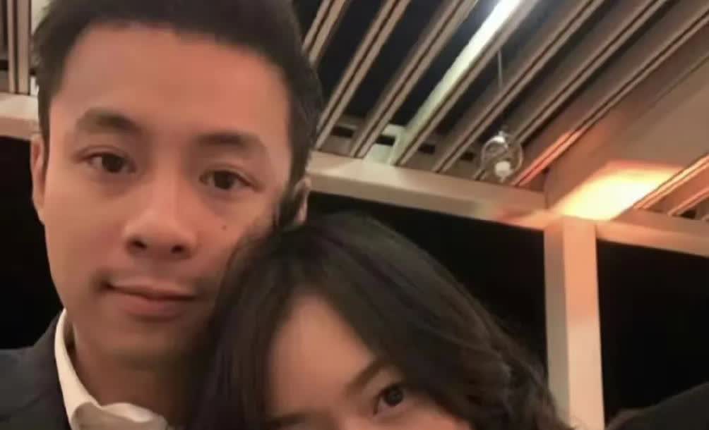 大家有没有觉得霍启仁的妻子很像一个人，这会不会是这位“花花公子”最终愿意结婚的原