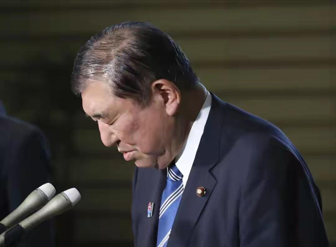 就在中国9.3阅兵前夕，日本首相石破茂投降了，宣布无意继续留任日本首相一职。这就