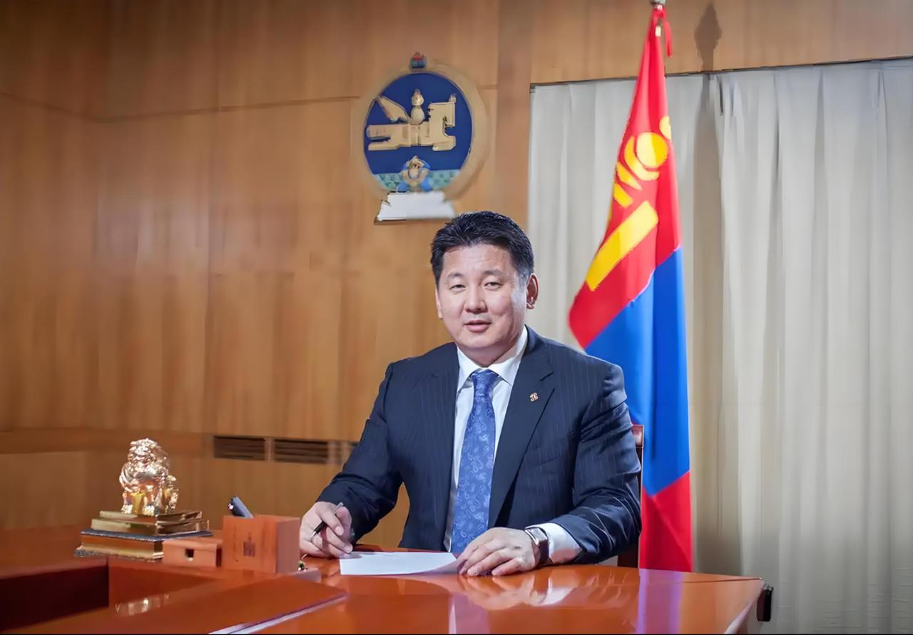 神仙难救！蒙古国想入北约？这就好比在两头猛虎之间玩火。根本不需要动用军队，中俄只