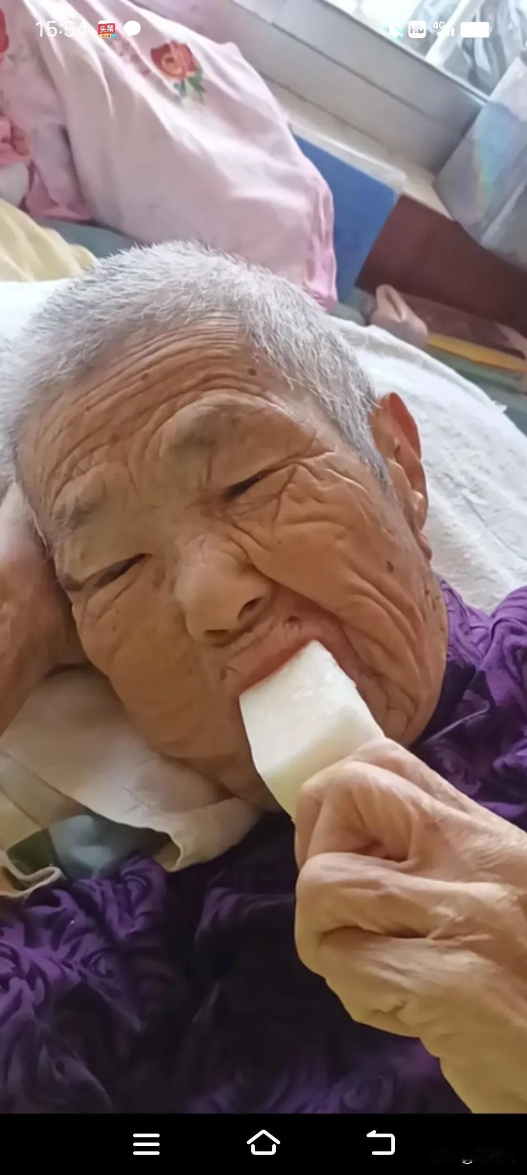 可得注意了！奶奶患癌手术后，三天哭着喊着要吃冰棍，女儿问医生能吃吗？医生说：按