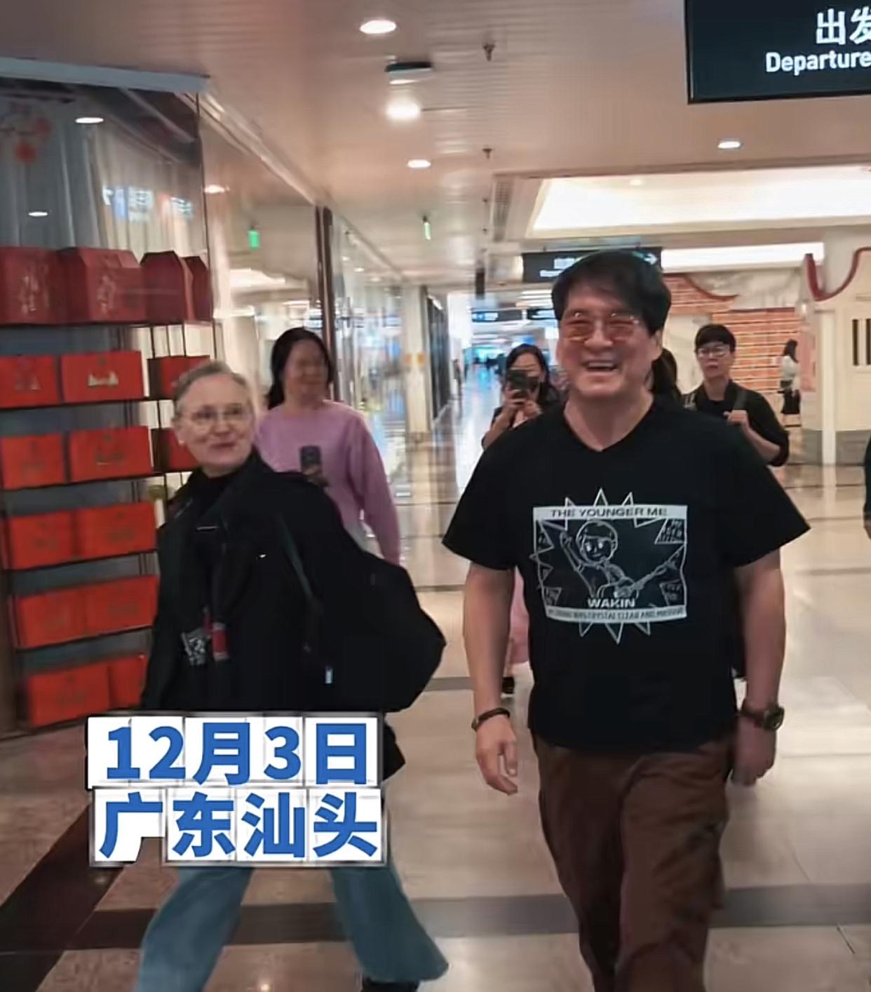 没想到，周华健竟然是广东汕头人！12月3日，周华健携家人现身汕头潮南区胪岗镇祭