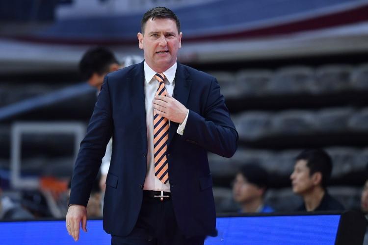 CBA常规赛，福建79-88不敌浙江。赛后接受采访时，福建队主帅凯撒说道：“恭喜