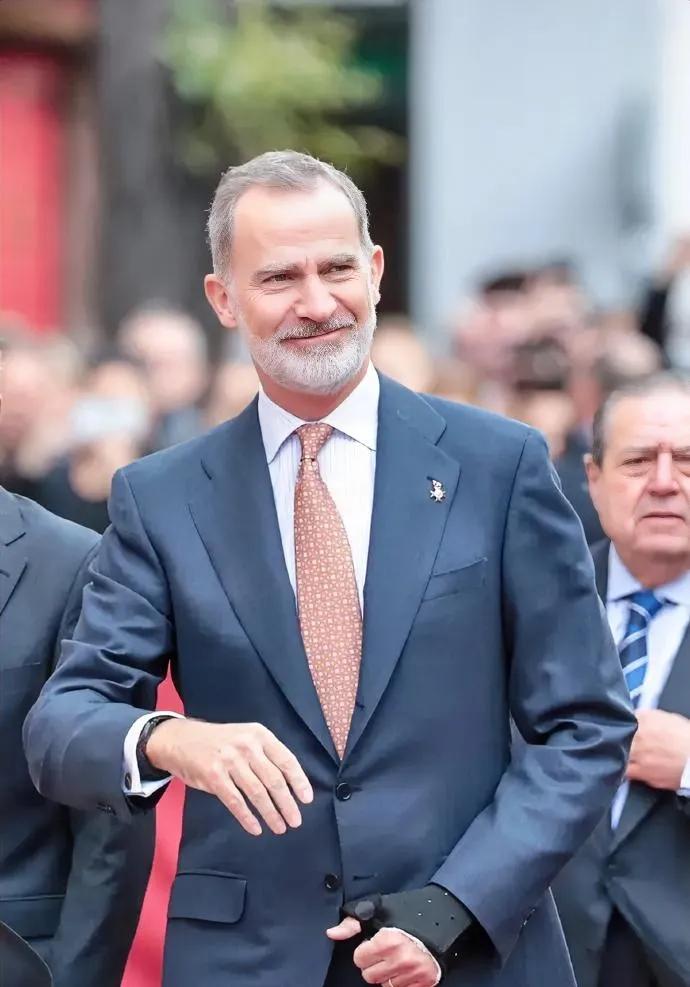 西班牙首相和国王，一年之内陆续到访，这在外交上面是很罕见的，这是一个大事，很大很