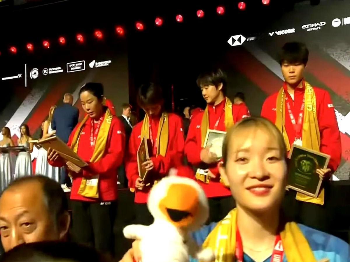 太可惜了，中国羽毛球女队没能卫冕。2026年尤伯杯决赛，在丹麦霍森斯，姑娘们