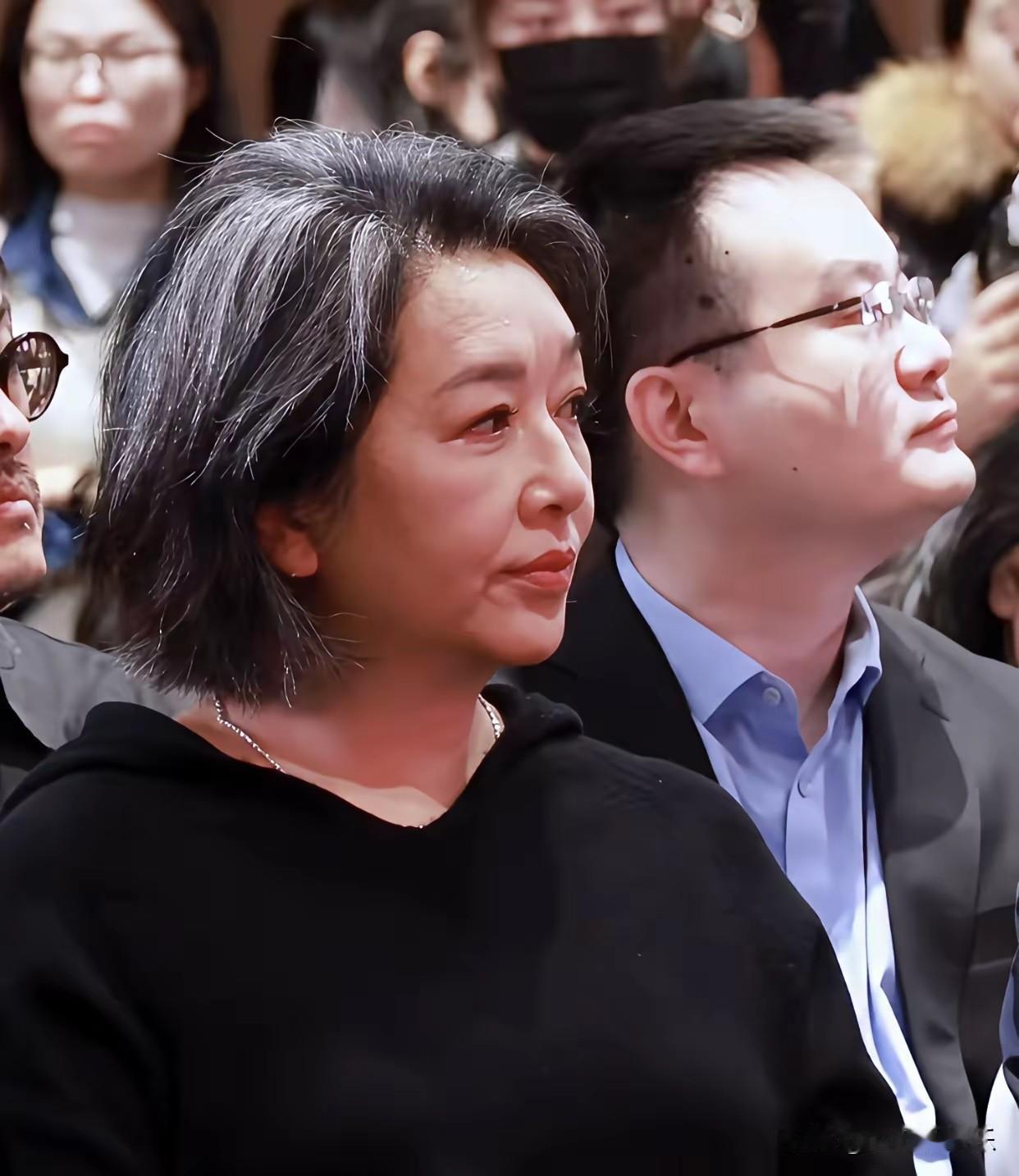 江珊真想得开江珊倒是想开了，坦然接受岁月的馈赠。谁不会老呀，自然大方，不需