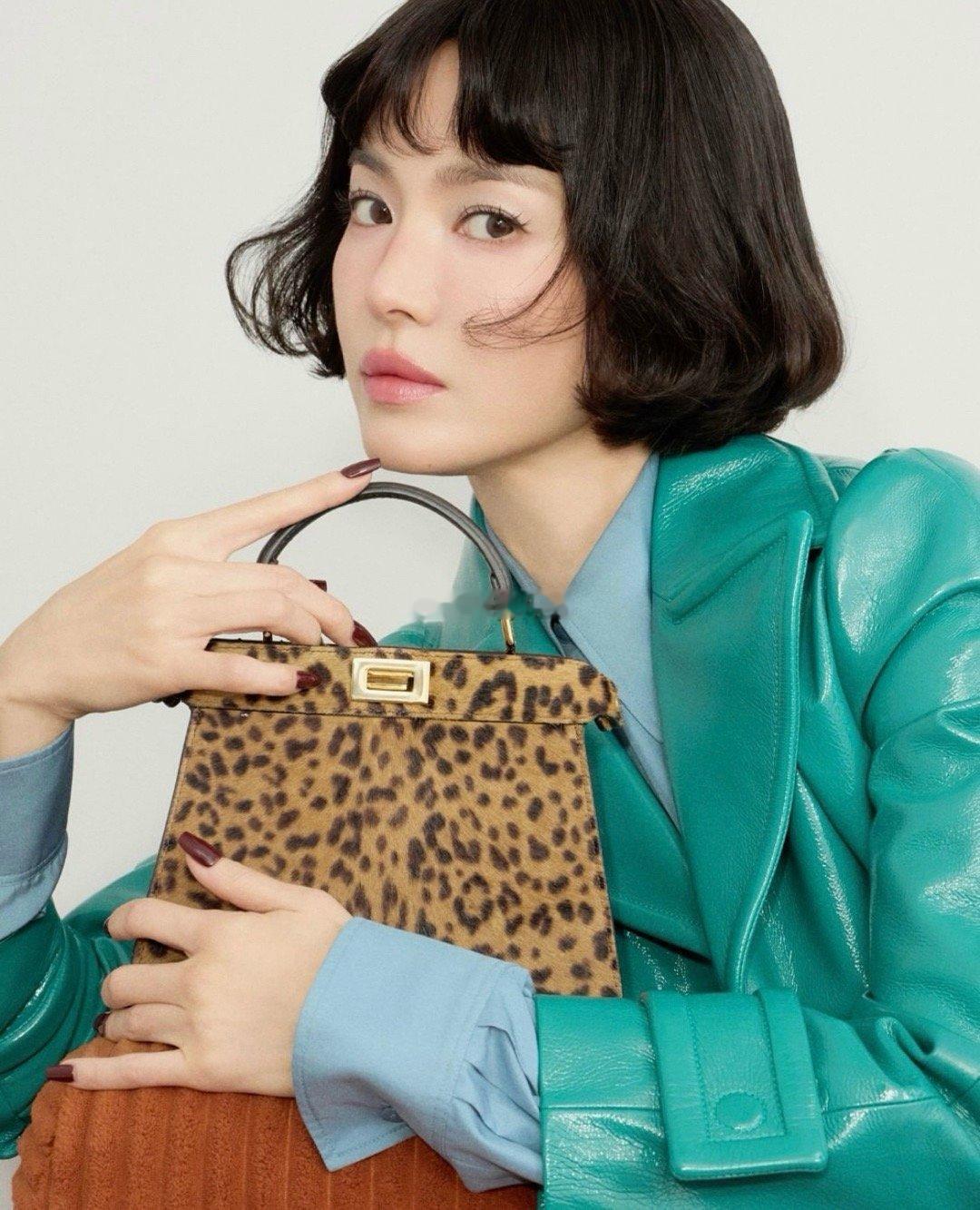 宋慧乔惊艳亮相FendiPeekaboo新季广告！四套绝美造型轻松拿捏多面风格