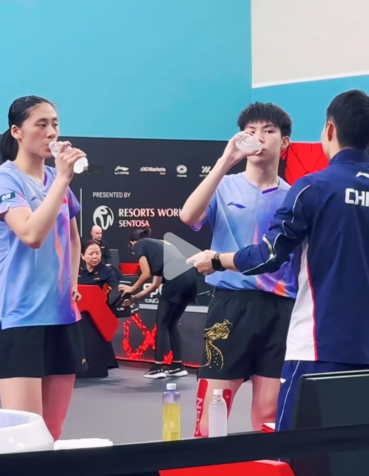 周冠达评论陈熠/黄友政的混双：这种状态虽到但迟！2月25日，国乒参加新加坡大满