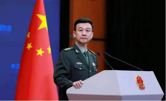 解放军强势反制：美军B-1B轰炸机逼近台岛，空域管控红线前推，'后果自负'背后的硬实力较量