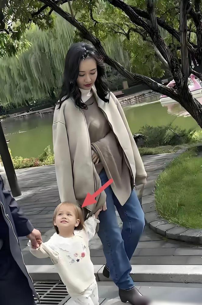 王鸥啊王鸥真的不知道怎么说你好先捋下发生了啥：就是大家看到了你带着女儿的