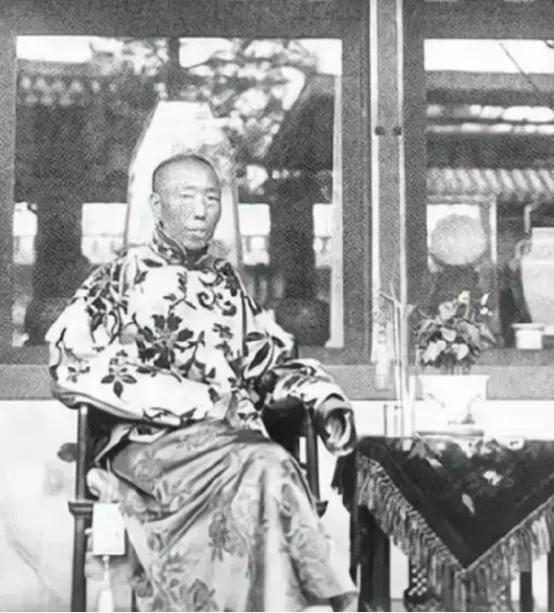 1908年，慈禧太后死后，李莲英便失去了最大的靠山，为慈禧守孝100天后，李莲英