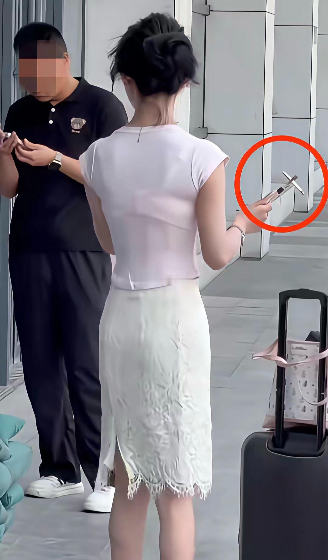 抽烟都有专用的夹子了？还是第一次见