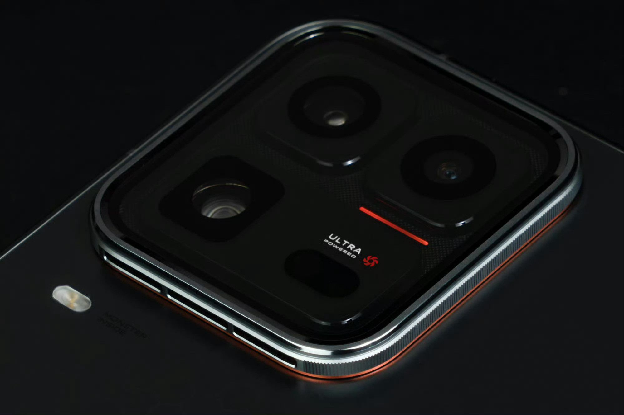 5月前后亮相的K90至尊版将搭载8500mAh超大电池，还内置散热风扇，成为小米