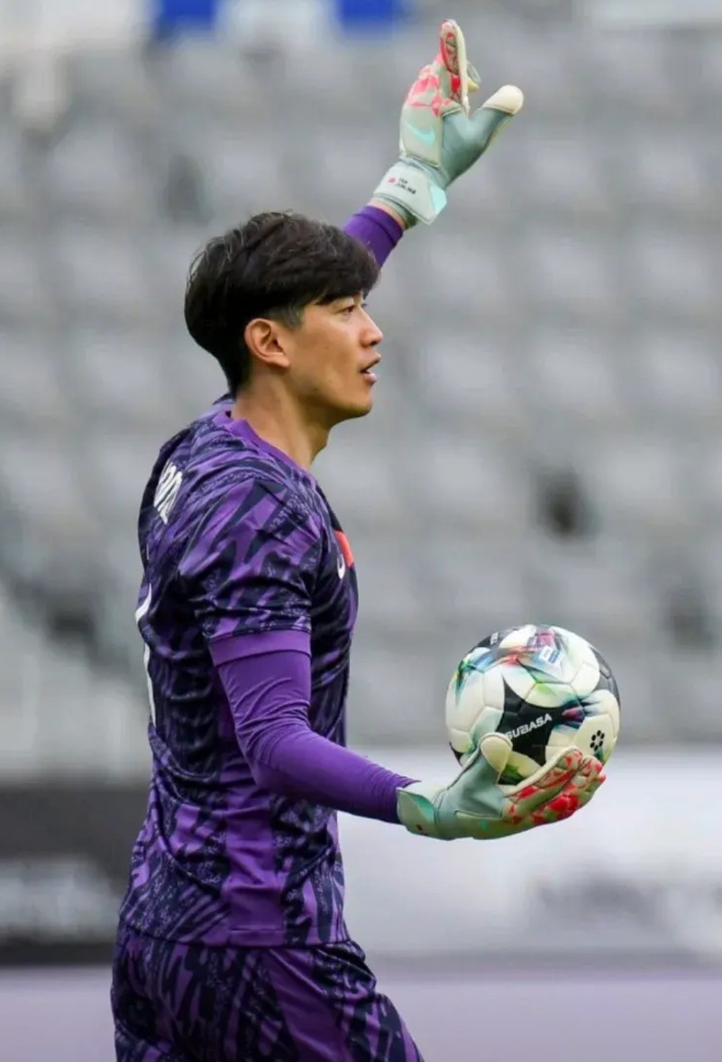 刘殿座+颜骏凌同时入选邵佳一的第一期国家队集训。说明邵佳一和伊万科维奇一样，