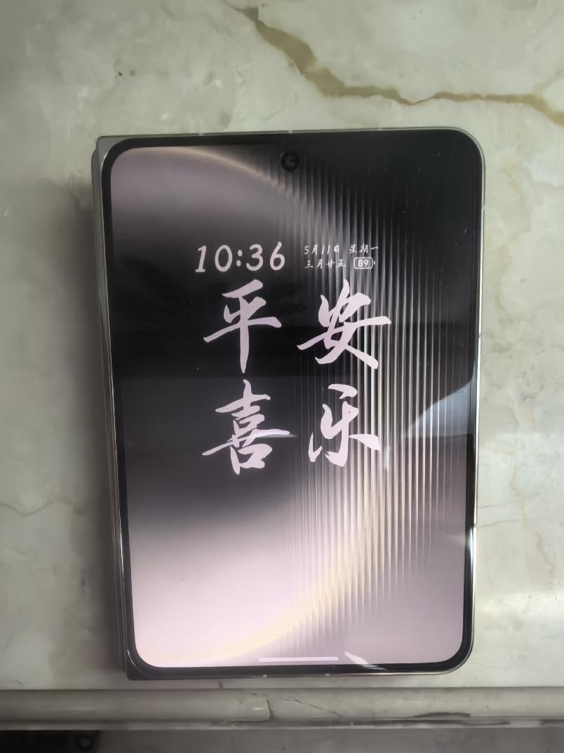 别轻易换华为PuraXMax，后遗症太严重刚换新机时真觉得坠手，单手打字都