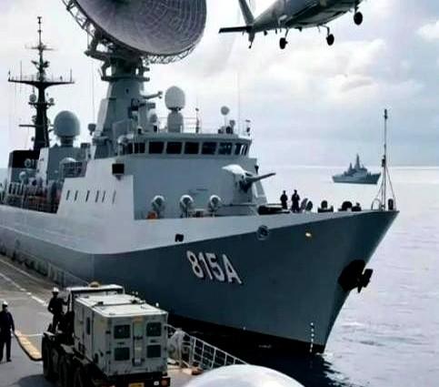 拿美国航母来说，中国815电子侦察船，为何各国不能攻击它，应该说不敢攻击它，这船