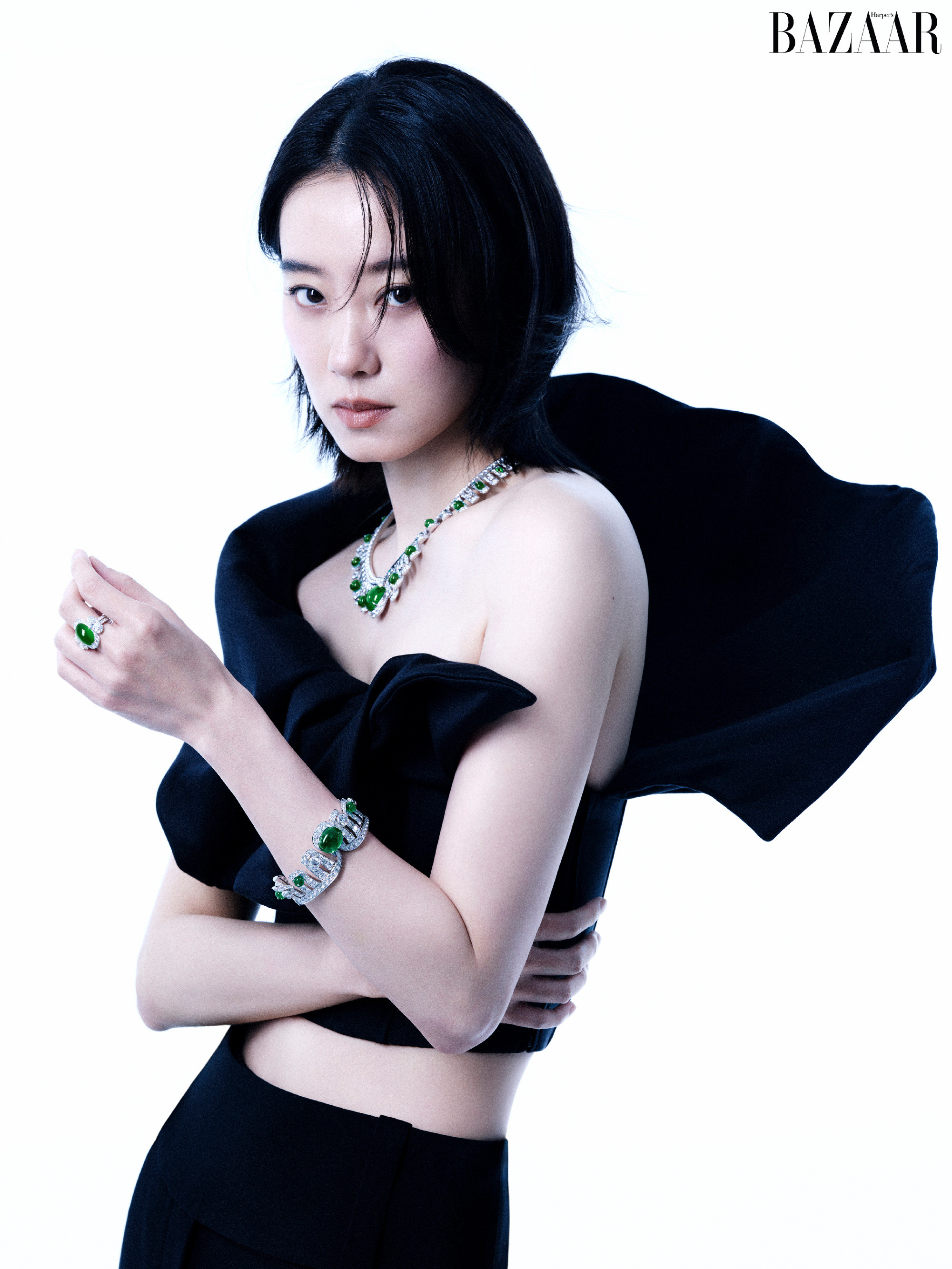 张小斐美的我鼻子一直流红色颜料也没人告诉我张小斐的时尚表现力这么强啊登上时尚芭