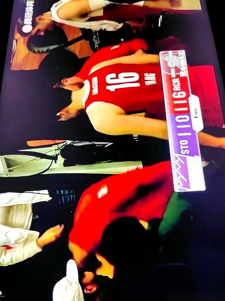 就差把“NBA考察团”五个大字写脑门上了。卡佩拉、克林根、斯普利特……一堆在