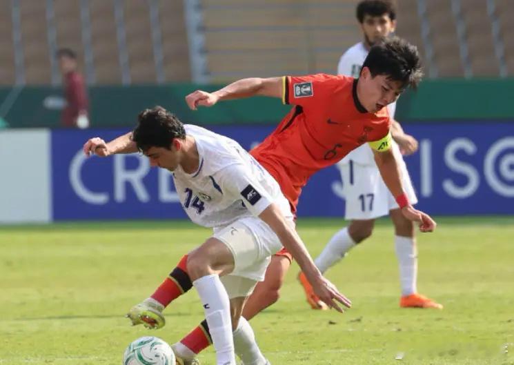 点球奇迹！中国U23男足掀翻乌兹别克，门将李昊一战封神，对手球迷炸锅：亚洲足球完了？