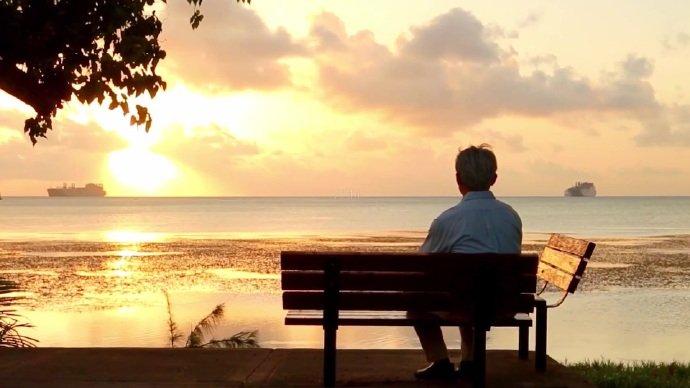 这场跨越年龄的生育，最终以弃养收场，满是对生命的漠视！年轻女子生下孩子却甩手不管