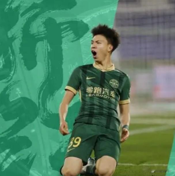 王钰栋被废掉是早晚的事！昨天，U22国足在与泰国队的一场热身赛中，王钰栋被对手