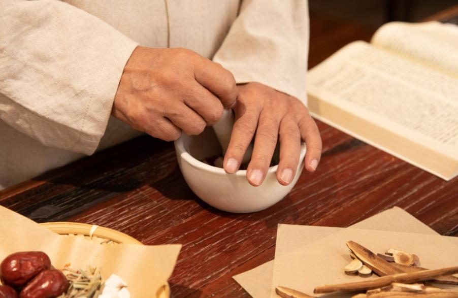 提前预知寿命，老中医告诉我们了，如何依据脉跳判定生死：好多人每年体检都查不出毛