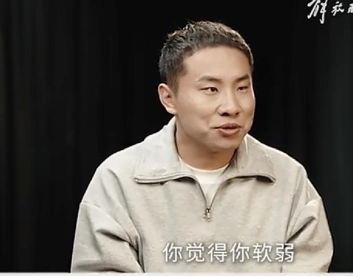 徐志胜说自己13岁的时候被校园霸凌，23岁的时候还有后遗症，他考试的时候甚至都握