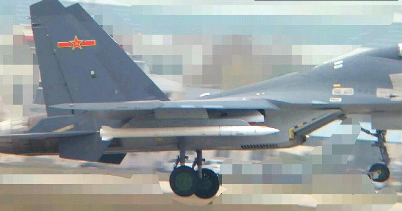 飞行的电线杆子最早的两张清晰实物照片，这两天曝光高清模型照片之后，很多人认为这是