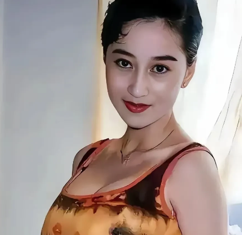 1999年结婚的利智思想绝对是超前的，38岁和李连杰结婚，那时候满脸幸福，无人不