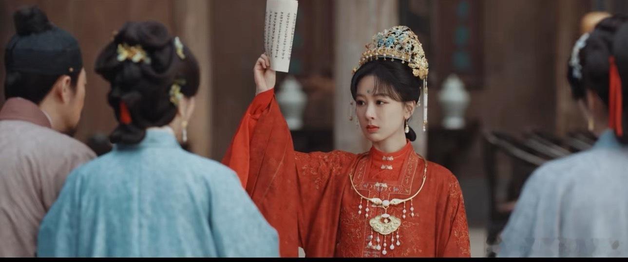 杨紫这剧妆造还挺有新意，婚服都怪好看的