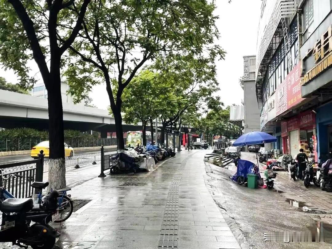 广州再进化，在反复摸索中前行！还是“会哭的孩子有奶吃？”机动车道与非机动车道隔