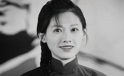 1978年，女知青李亚茹返城前夜，她颤抖地解开衣扣，对丈夫说：“今晚，我们做最后