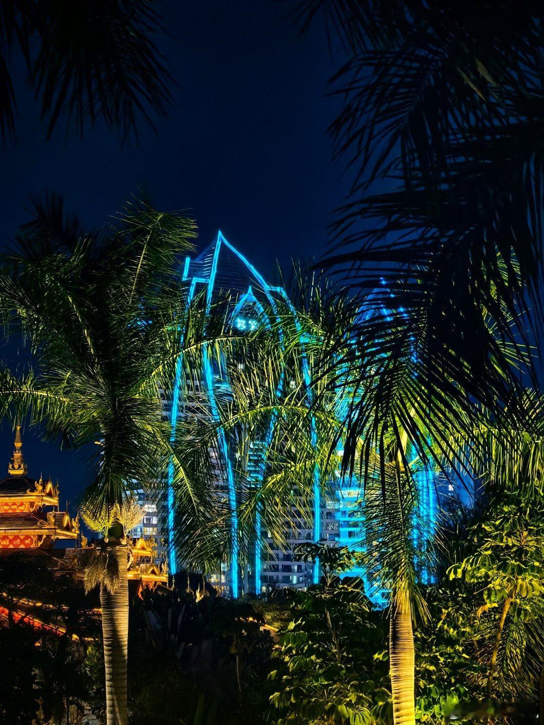 隔江观夜市，满满烟火气。景洪·告庄西双景