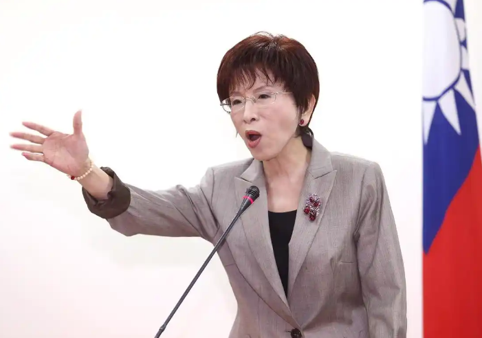 洪秀柱刚观礼完9·3阅兵，岛内支持度大反转，台当局矛头对准新北天安门城楼上