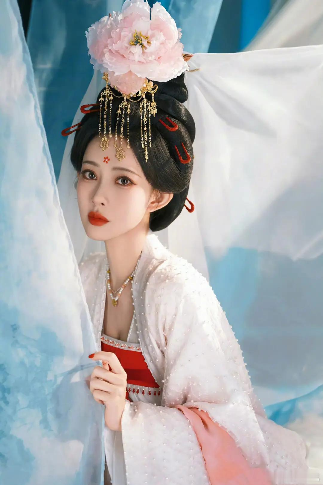 我说怎么感觉像在拍写真，，上镜的话没有八字刘海大气多了​​​