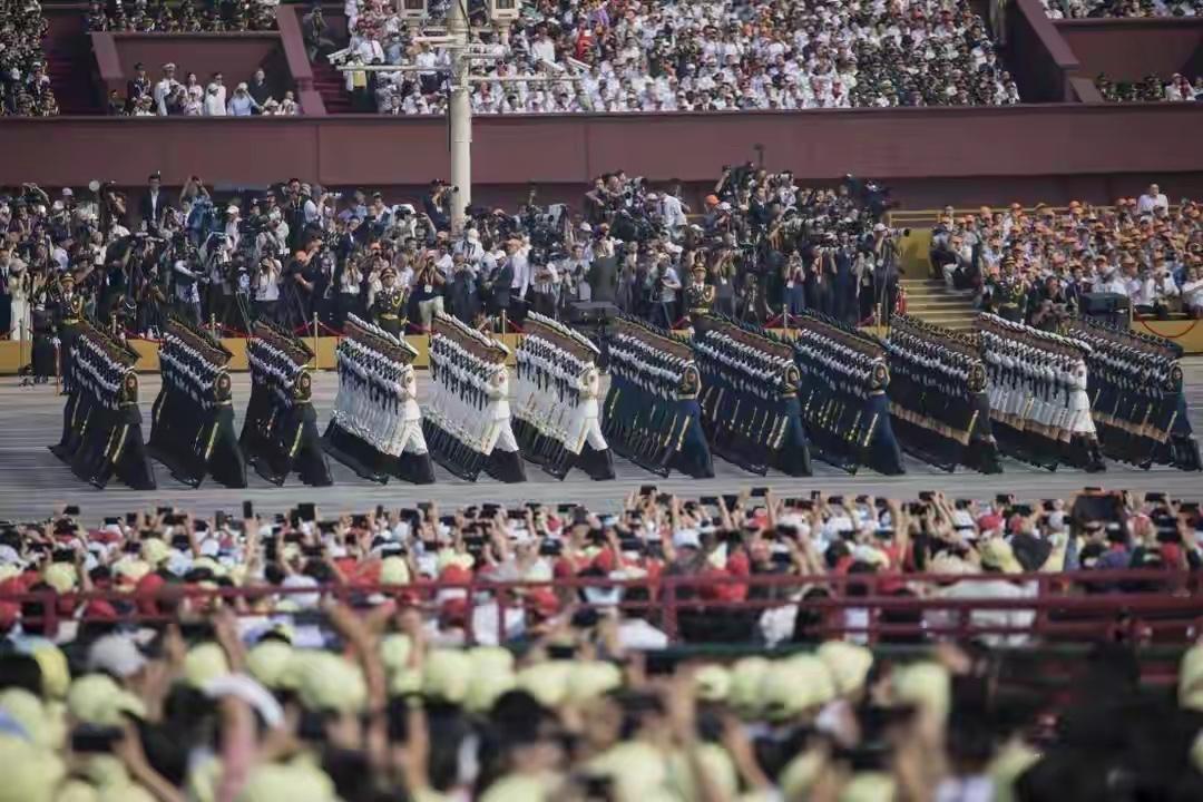 全世界似乎都在逼中国动武，这也绝非坏事，他们或为此引火烧身！这种论调近来确实