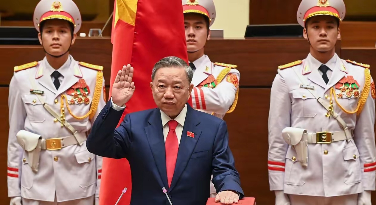 越南一把手苏林真是个抄作业高手，他上台前，越南有63个省级单位，他一上台就仿效邻