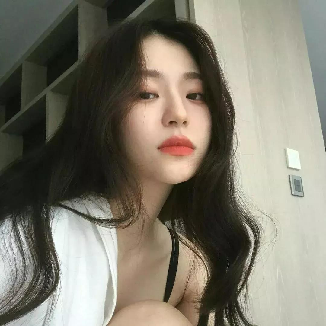 温柔长发，自然妆容，日常穿搭温柔甜美风妆容自然淡雅妆容日常美妆容自然风妆容