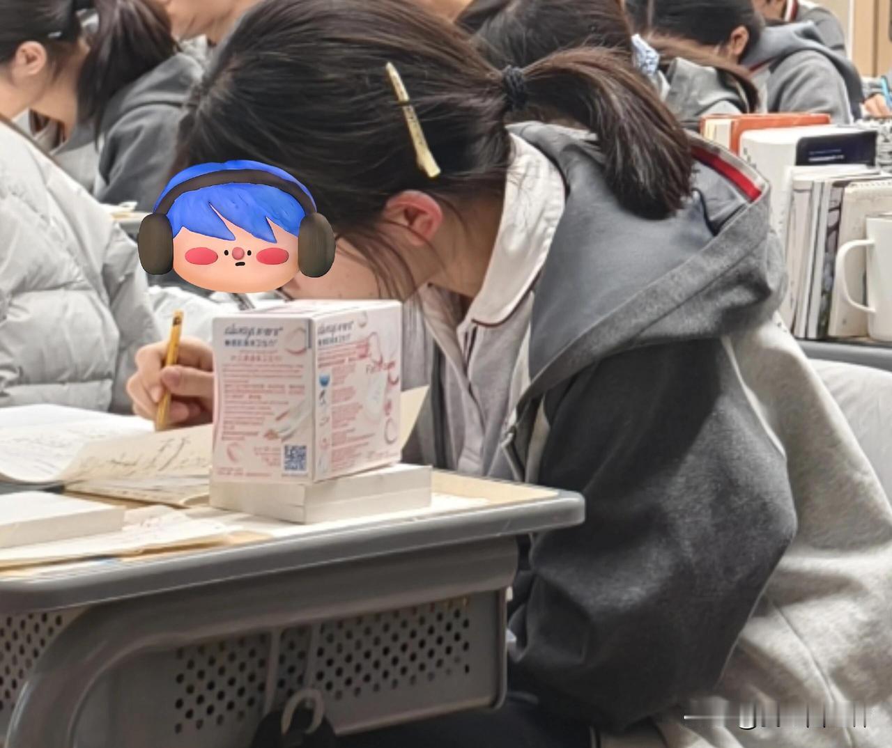 也是好起来了昨晚盯晚自习，看到有姑娘“堂而皇之”的把卫生巾放在桌子上，就在一堆